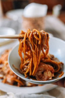  Hokkien Mee -  Tatlı ve Ekşi bir Deneyim Sunan Güneydoğu Asya Lezzetleri Arasından Sıyrılıyor!