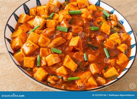  Mapo Tofu ile Şehvetli Biberiye Aroması ve İpek Gibi Yumuşak Dokusu Bir Araya Geliyor mu?